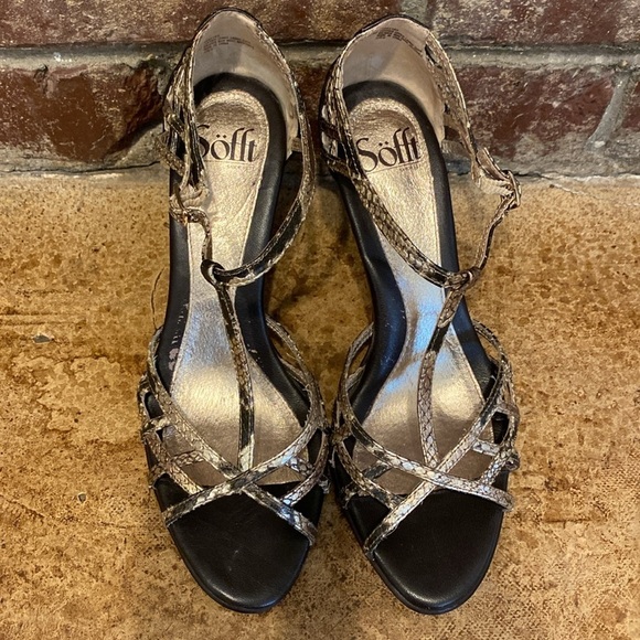 Sofft Women’s gold and brown snakeskin leather Strappy heel sandals - Picture 2 of 9